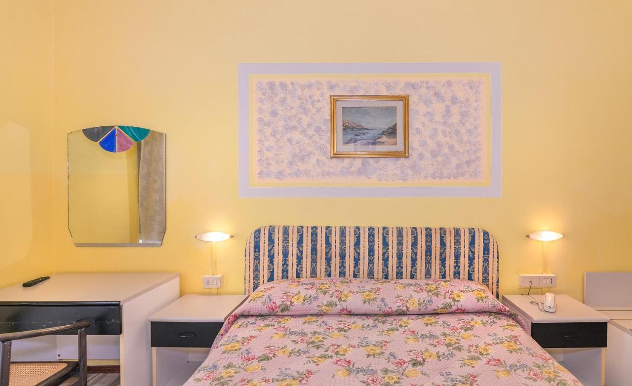 Hotel Stella Del Mare ヴィアレッジョ エクステリア 写真