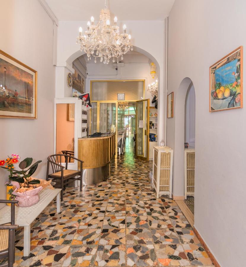 Hotel Stella Del Mare ヴィアレッジョ エクステリア 写真